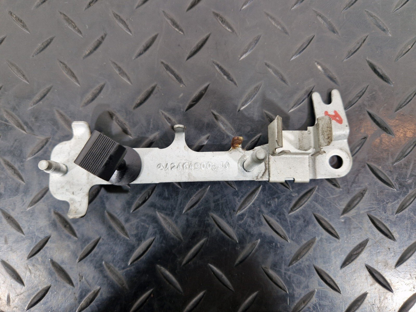 14-20 MERCEDES BENZ GLA X156 EXHAUST PRESSURE SENSOR HOLDING BRACKET A2464900840