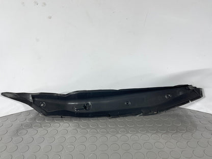 12-18 MERCEDES A-CLASS W176 GENUINE FRONT LEFT FENDER SEAL A1768890125