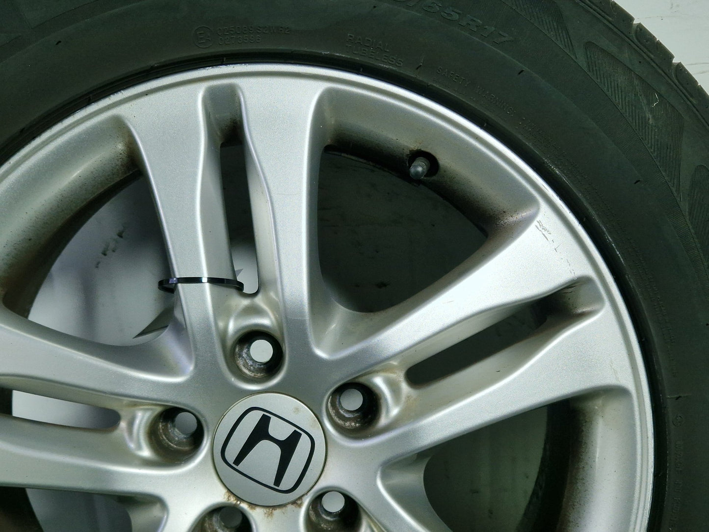 Honda CR-V MK3 FL (RE58) 17" Alloy Wheel with Tyre ~6mm 225/65/17
