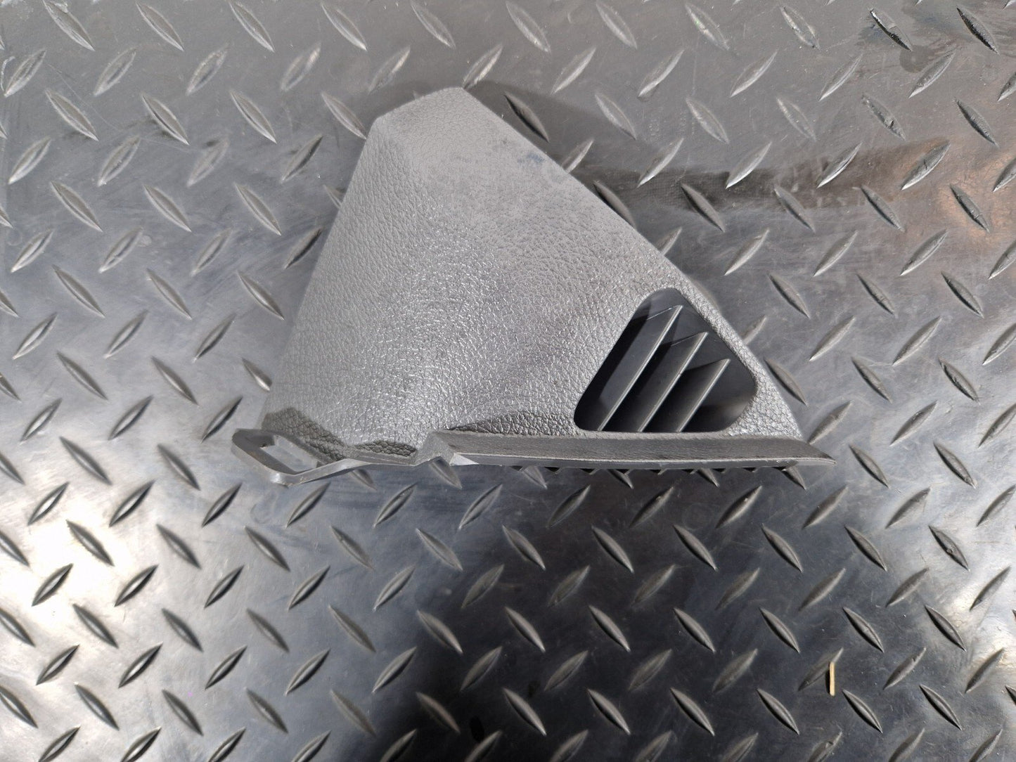 18-ON MERCEDES BENZ SPRINTER W907 W910 DASHBOARD AIR VENT TRIM A9106803100