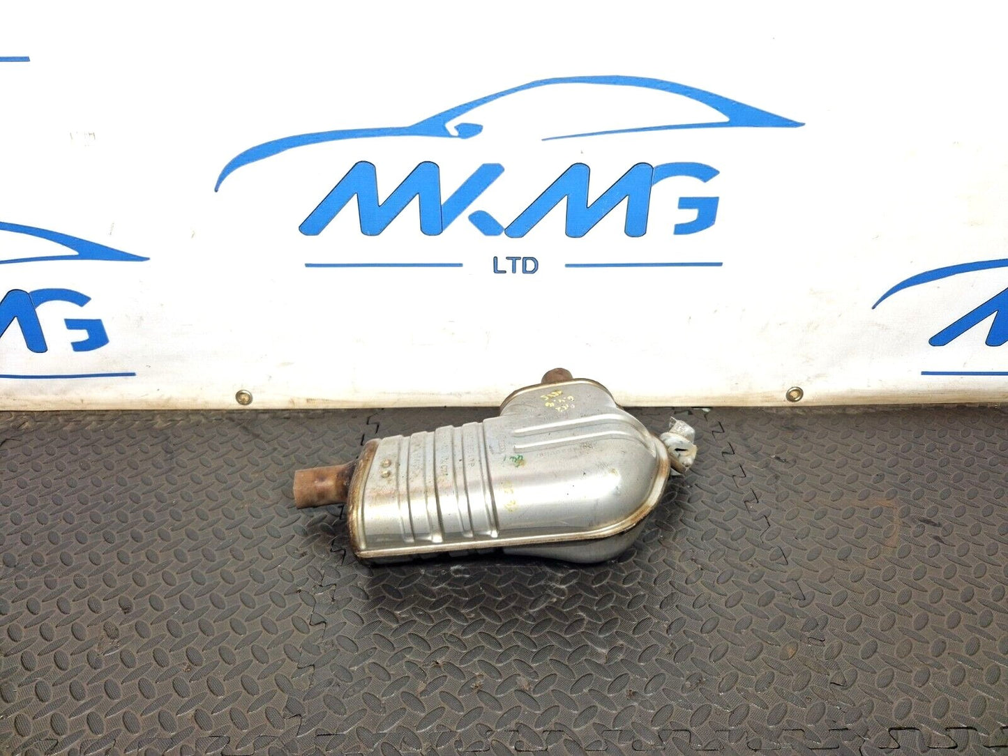 16-19 AUDI A4 B9 GENUINE EXHAUST BACKBOX SILENCER 8W0253411P