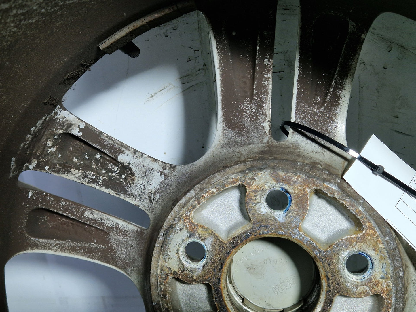 Honda CR-V MK3 FL (RE58) 17" Alloy Wheel with Tyre ~6mm 225/65/17