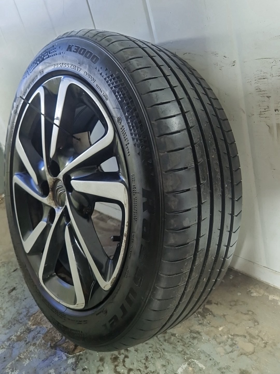 Citroen C4 Picasso MK2 17" Alloy Wheel with Tyre ~5mm 205/55/17 9813863177