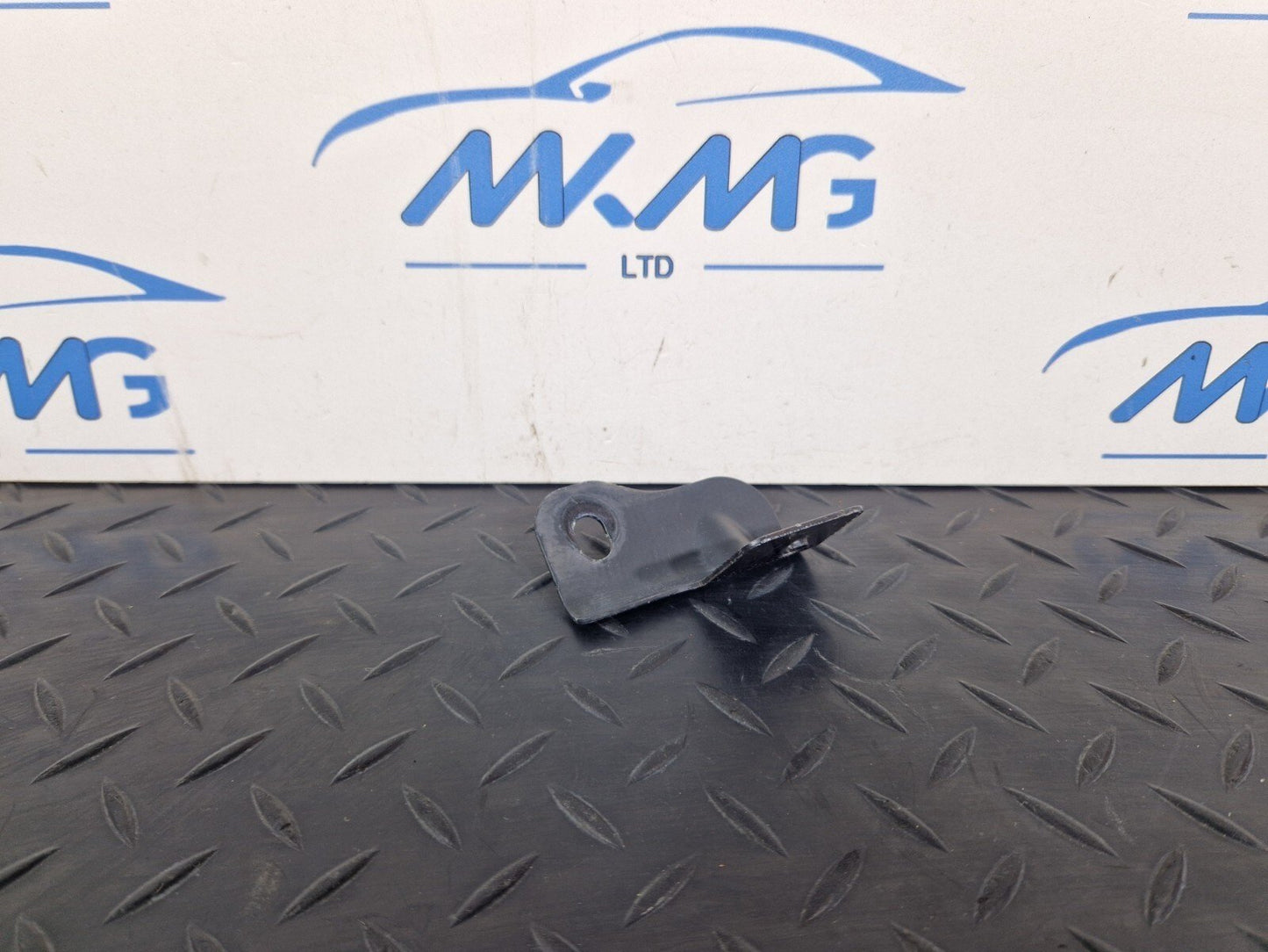 18-ON MERCEDES SPRINTER W907 W910 FRONT RIGHT WING HOLDER BRACKET A9108810800