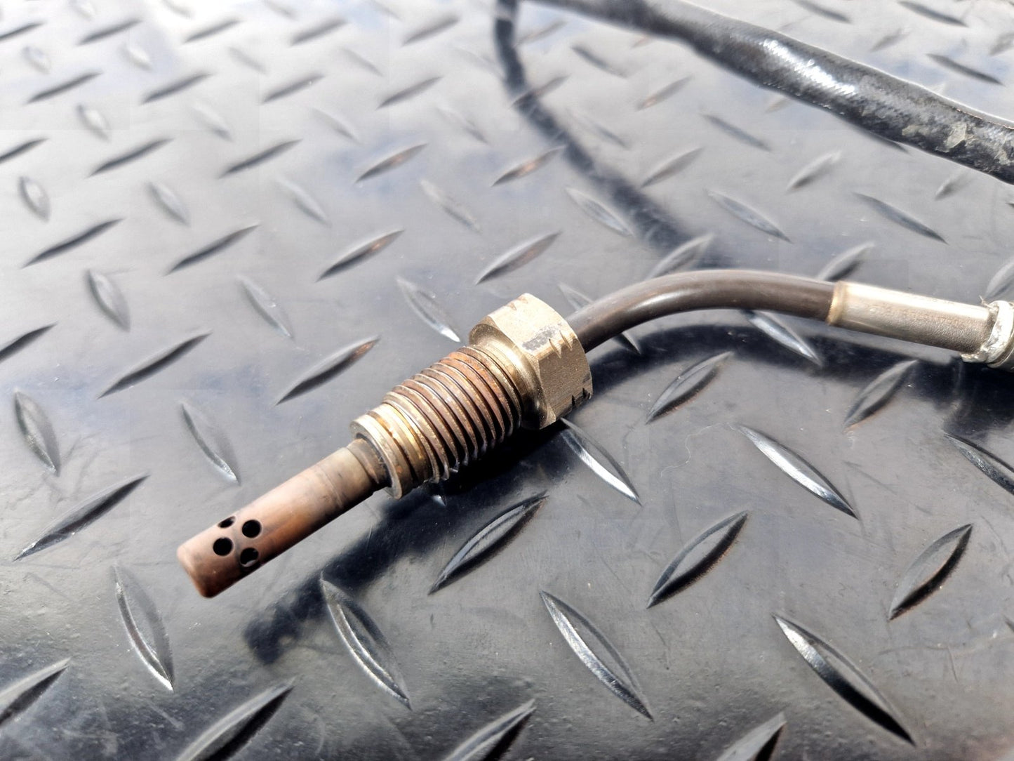 16-19 AUDI A4 B9 GENUINE 2.0TDI EXHAUST PEMERATURE SENSOR 04L906088JA