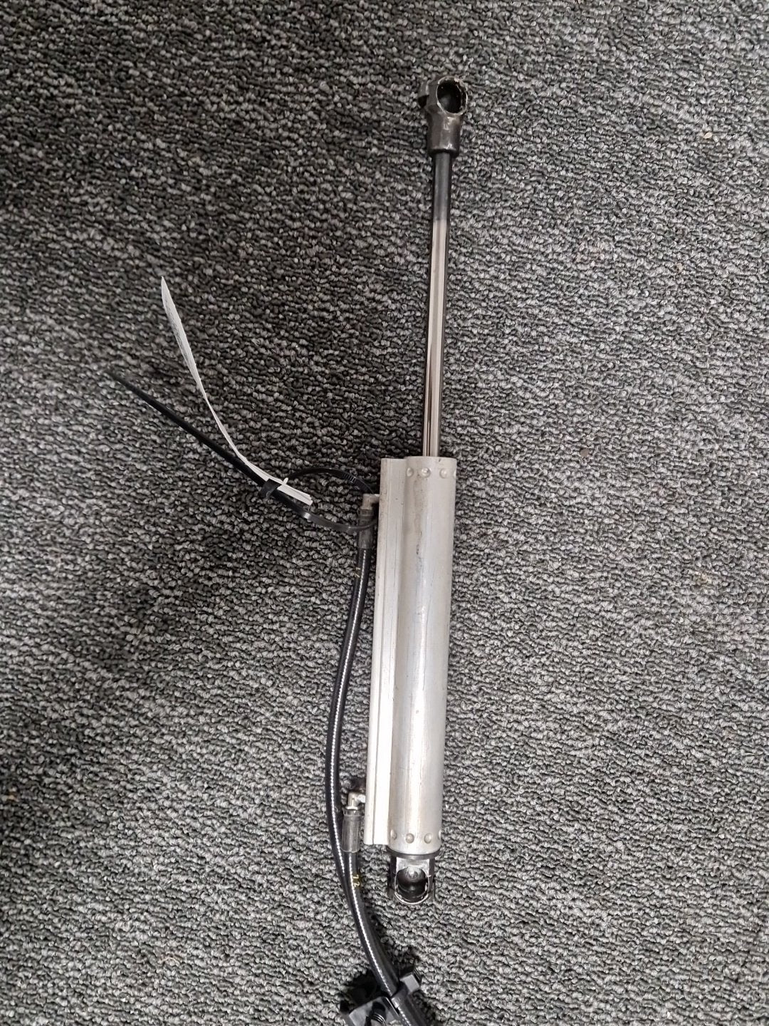 Volvo V70 MK3 Estate Genuine Left Tailgate Strut Motor