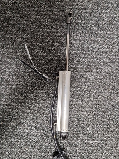 Volvo V70 MK3 Estate Genuine Left Tailgate Strut Motor