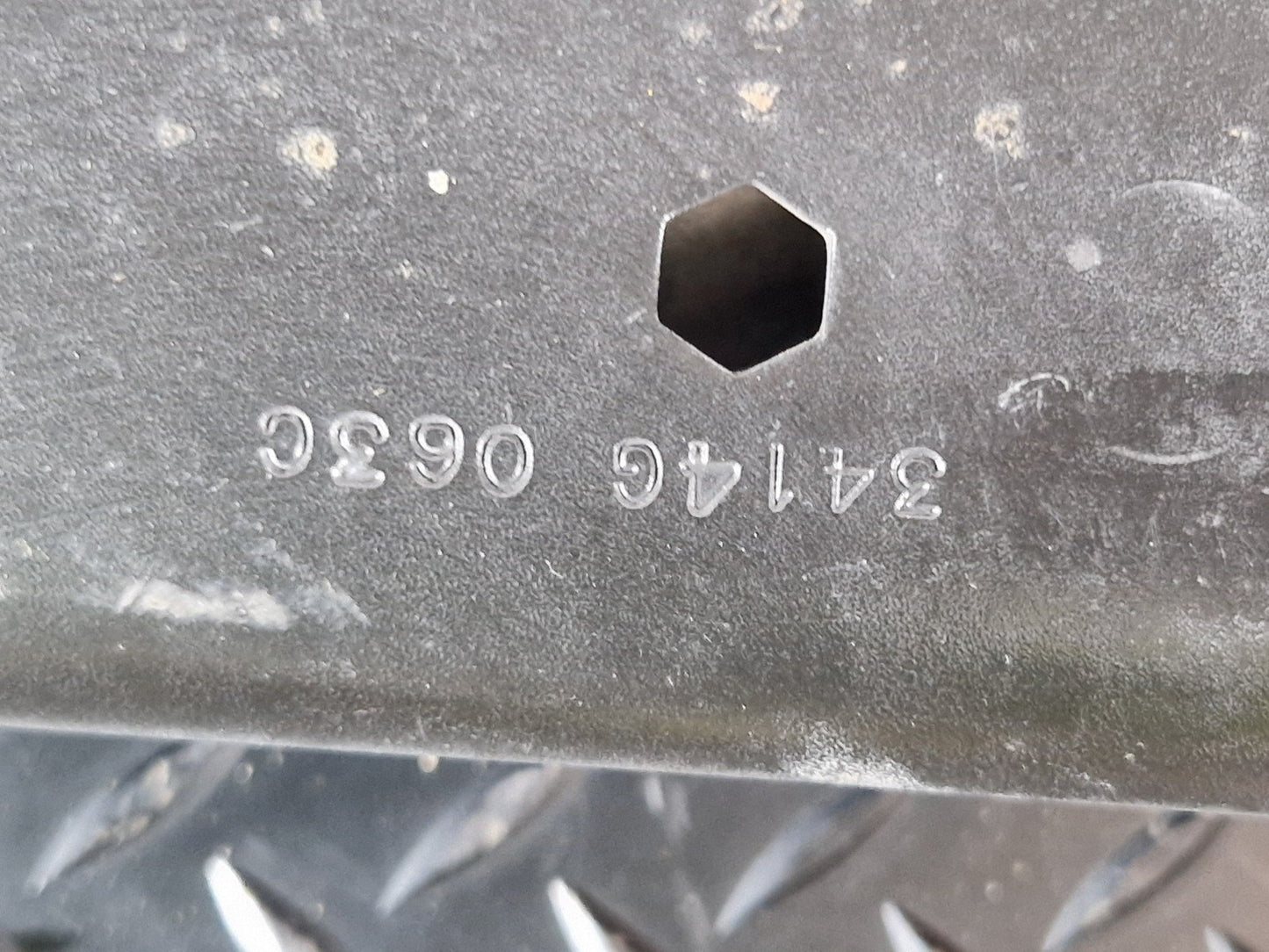 11-19 MERCEDES BENZ ML W166 GENUINE FRONT SUBFRAME A1663302000