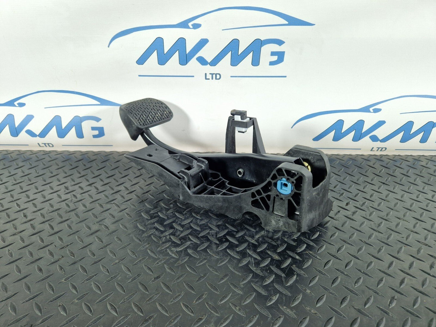 19-ON MERCEDES BENZ A CLASS W177 GENUINE BRAKE PEDAL ASSEMBLY A2472900100