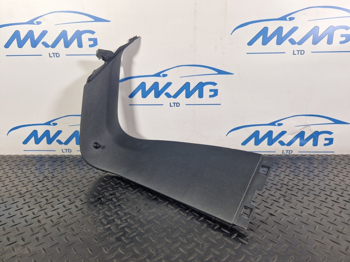14-20 MERCEDES BENZ GLA X156 TAILGATE COVER TRIM LEFT A1567400171 A1567401900