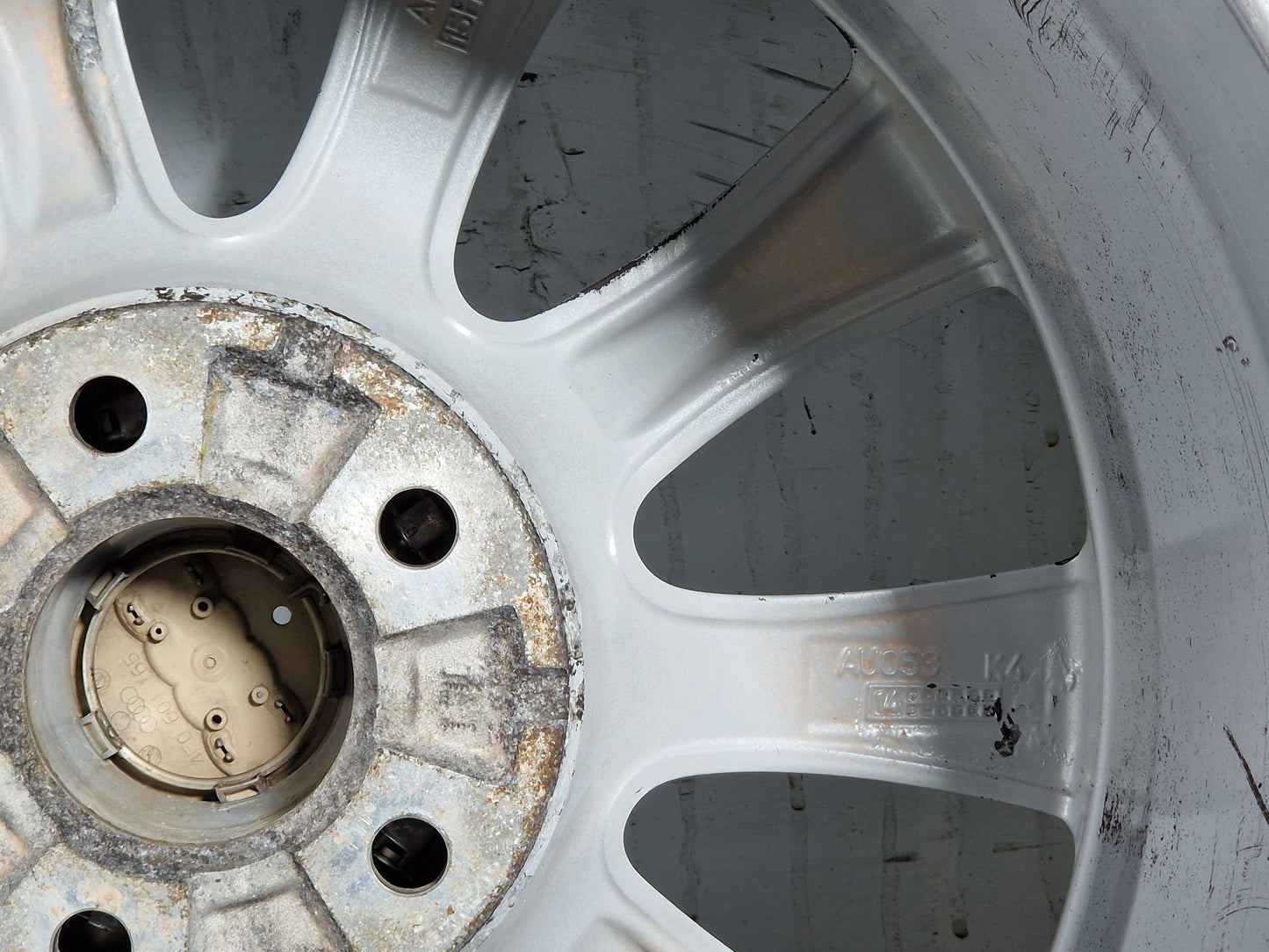 Audi A6 MK4 17" Alloy Wheel with Tyre 225/55/17 ~4mm 4G0601025BH