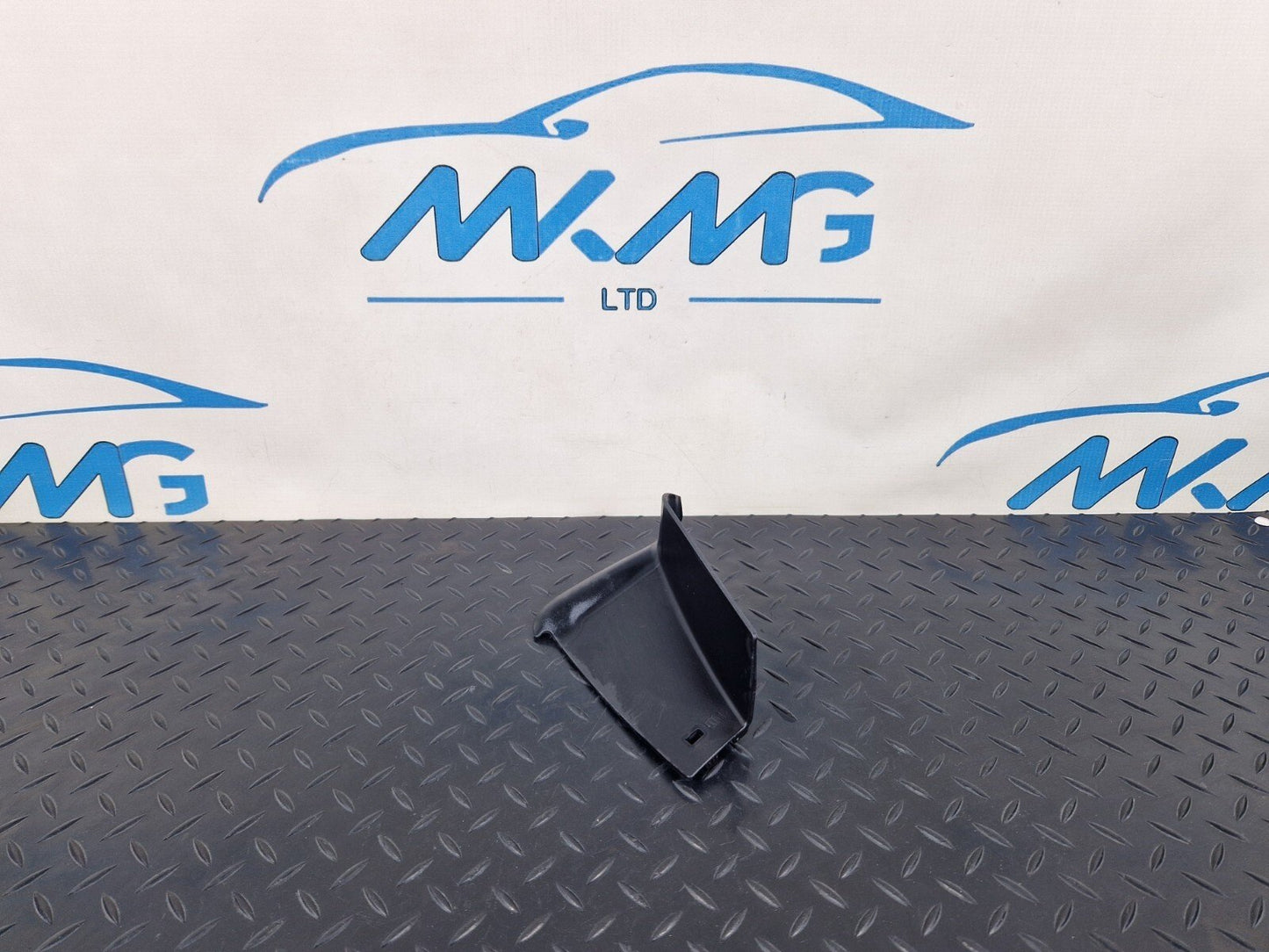 16-19 AUDI A4 AVANT B9 S-LINE REAR LEFT BUMPER TAIL LIGHT TRIM COVER 8W9945253