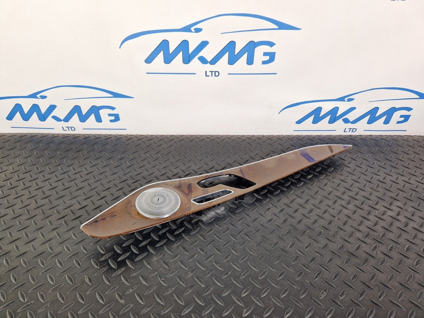 14-20 MERCEDES BENZ GLA 200 X156 OEM TRIM STRIP A2057205309