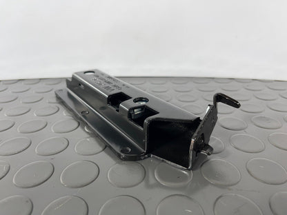 16-19 AUDI A4 B9 SALOON GENUINE MOUNTING FOR TIE-DOWN EYE 8W9813981