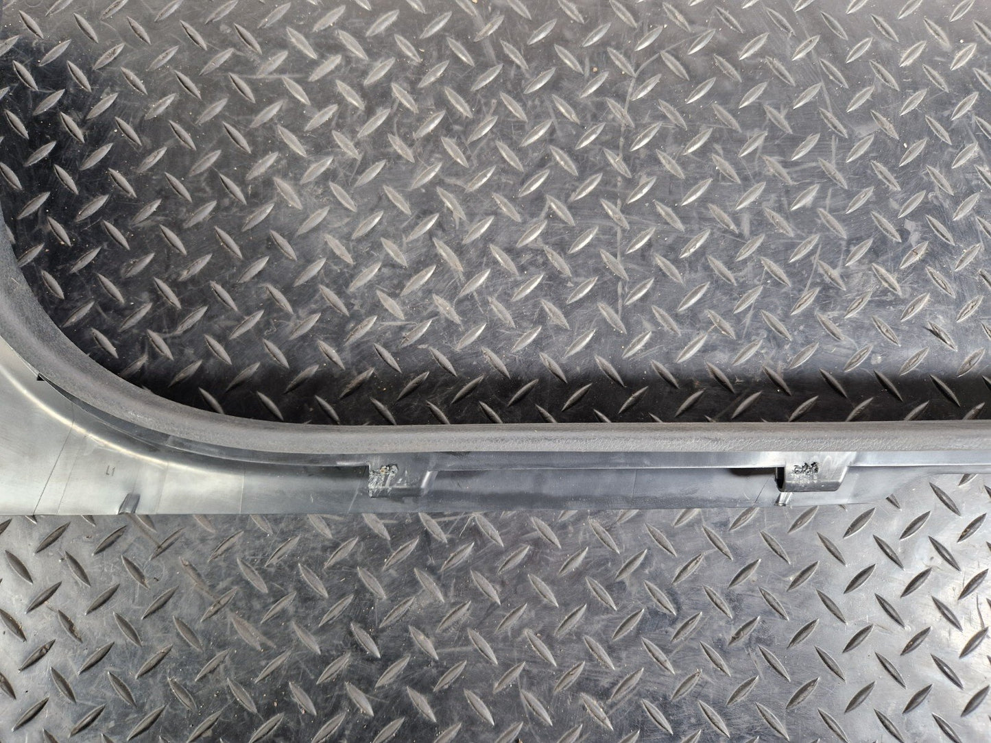 14-21 MERCEDES BENZ W205 LEFT PASSENGER SIDE INNER SILL TRIM COVER A2056860536