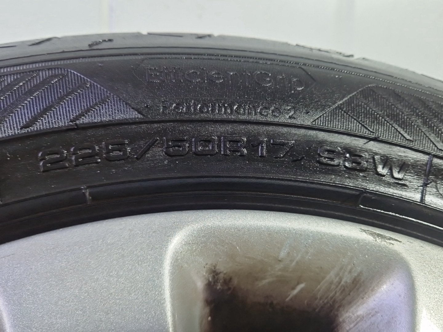 Vauxhall Zafira MK3 (C) (A3470) 17" Alloy Wheel with Tyre 225/50/17 7mm