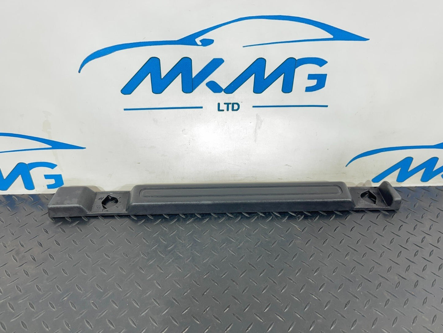 2019-ON  LAND ROVER DISCOVERY L550 O/S DRIVER SIDE BOOT TRIM FK7246066B