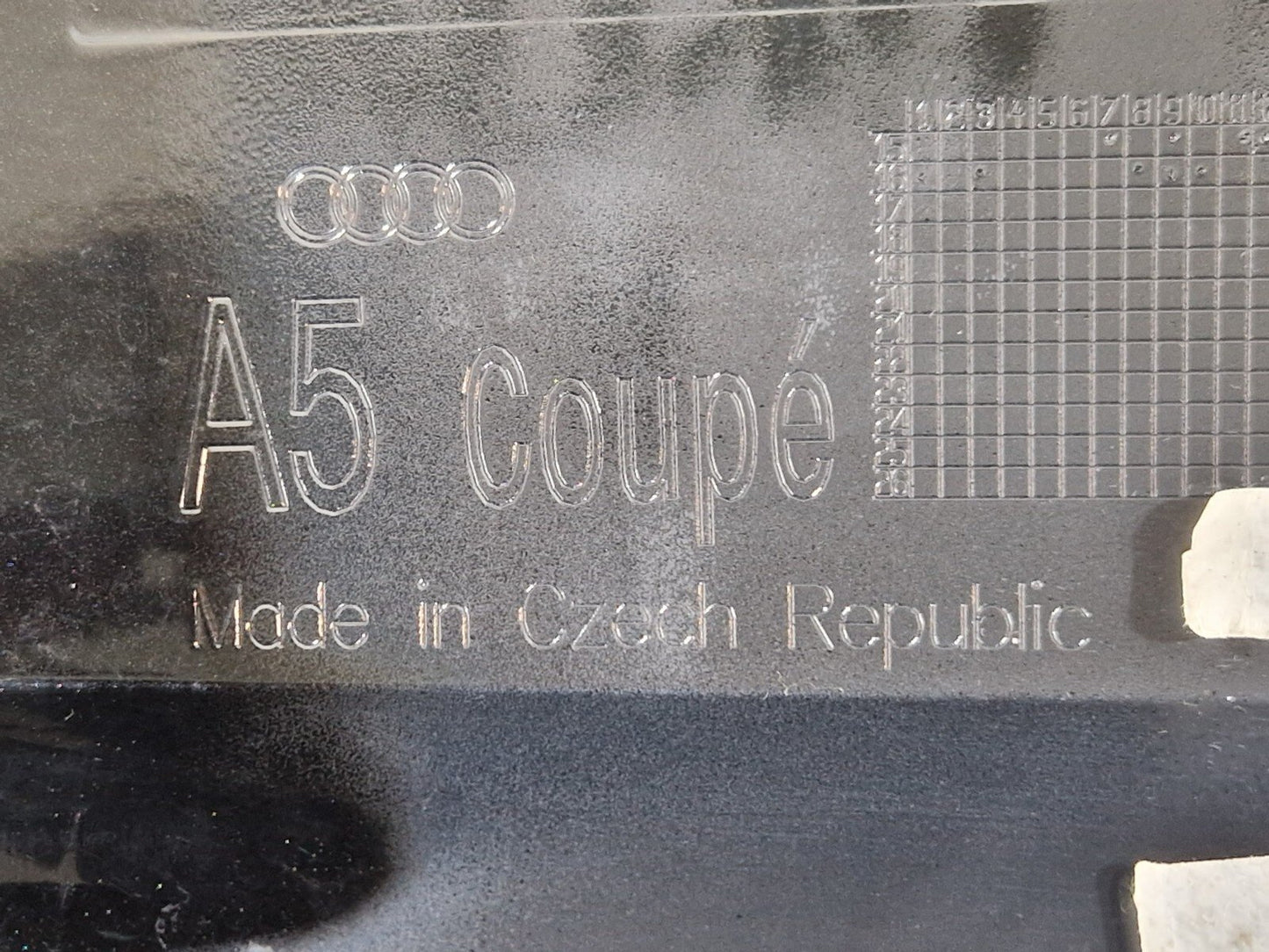 16-24 AUDI A5 F5 COUPE GENUINE REAR FUEL DOOR FLAP COVER TRIM IN BLACK 8W6809907