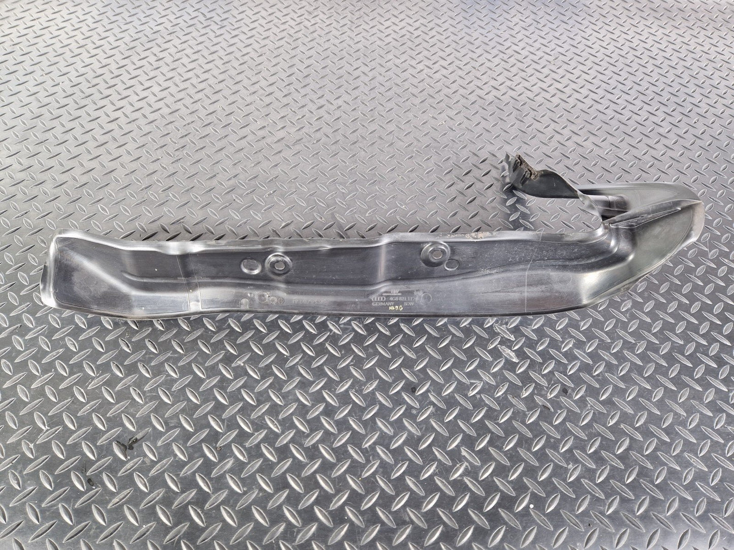 15-18 AUDI A7 4G FRONT RIGHT WING FENDER END SEAL PLATE 4G8821112A