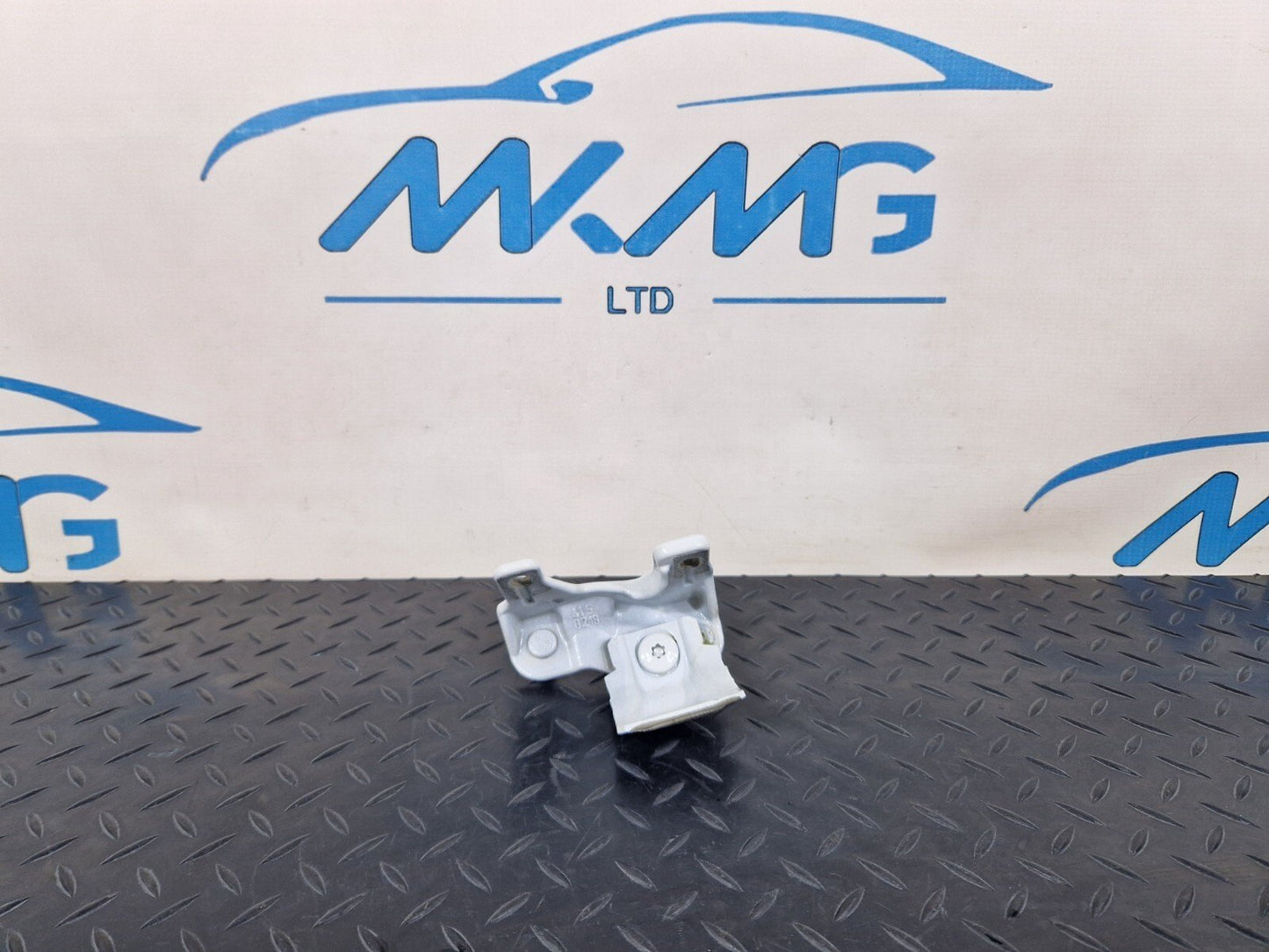 12-18 BMW 3 SERIES F30 F31 LCI REAR BOOT HINGE BRACKET MOUNT 7270077