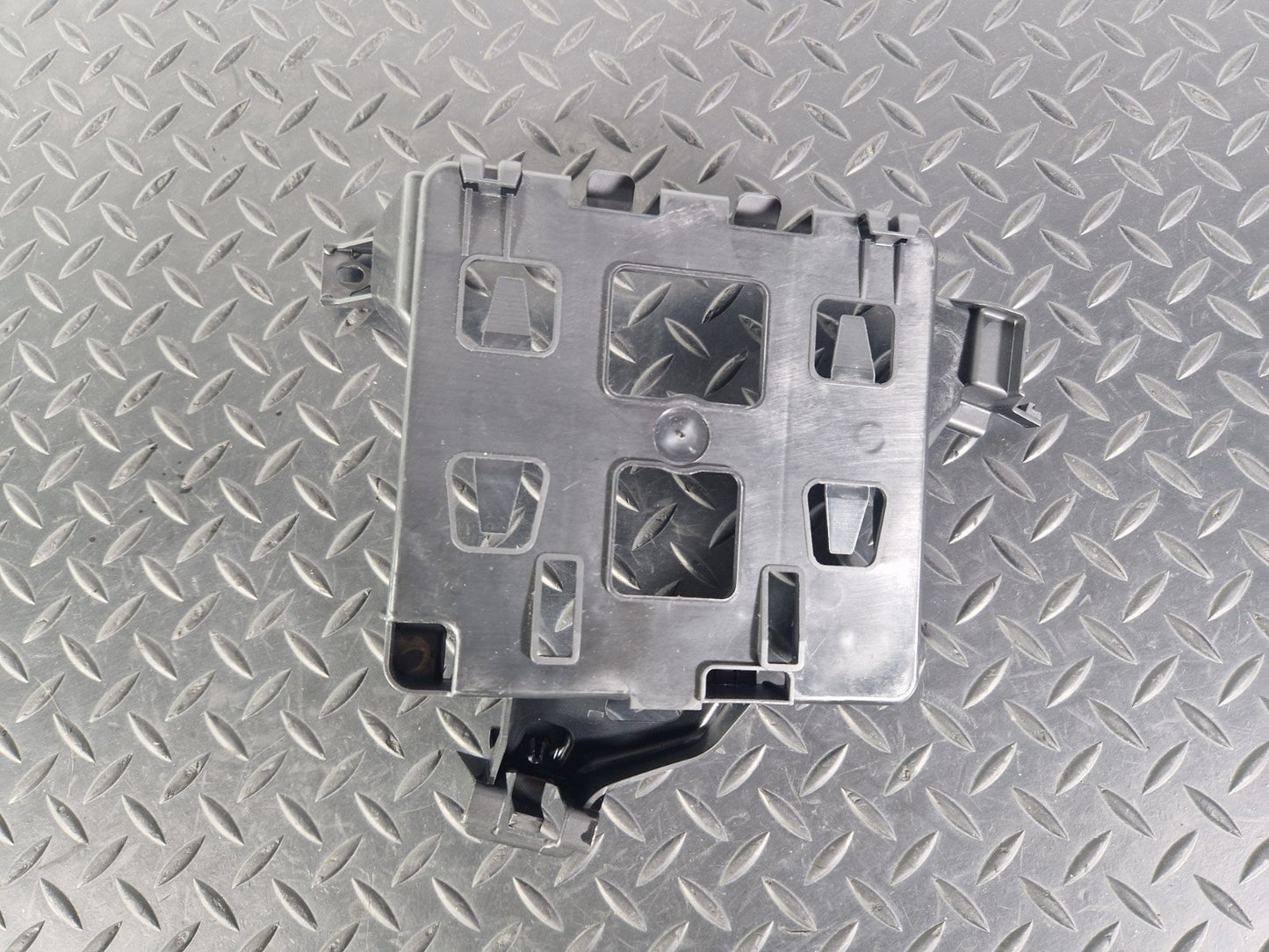 16-19 AUDI A4 B9 GENUINE OEM COMFORT CONTROL MODULE BRACKET HOLDER 8W0907368
