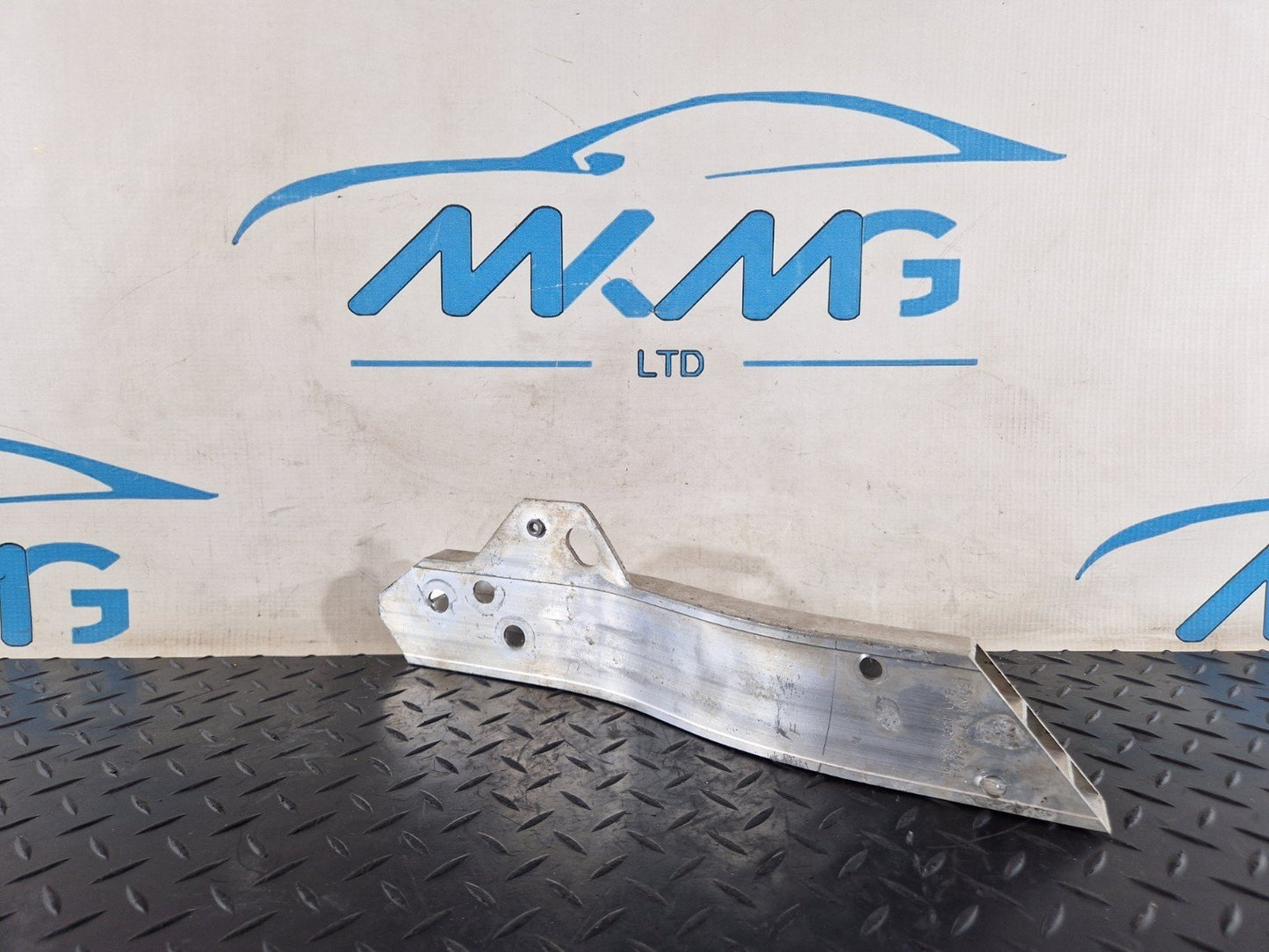 16-22 MERCEDES BENZ X253 FRONT RIGHT RADIATOR SUPPORT BRACKET T52785A