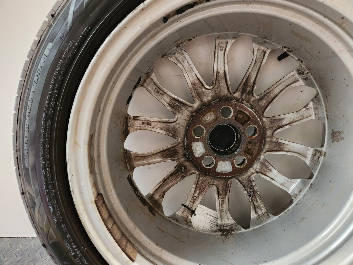 Volvo C30 MK1 (MK) 17" Alloy Wheel with Tyre 205/50/17 ~5mm