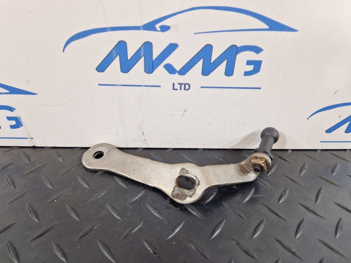 14-20 MERCEDES BENZ GLA X156 OEM EXHAUST SYSTEM FRONT PIPE UPPER BRACKET MOUNT