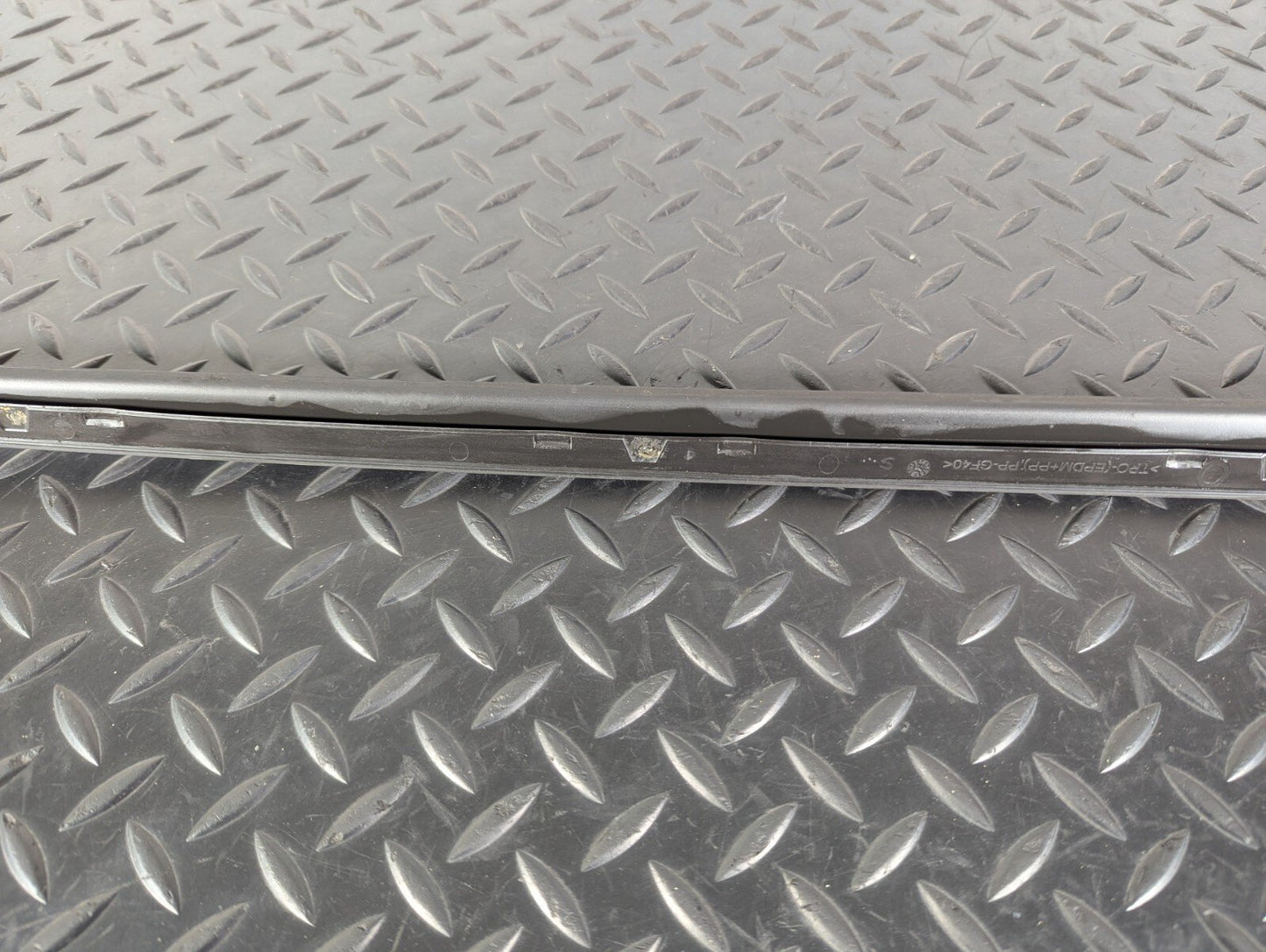 10-17 AUDI A8 4H LEFT WINDSCREEN VERTICAL  TRIM  4H0854327