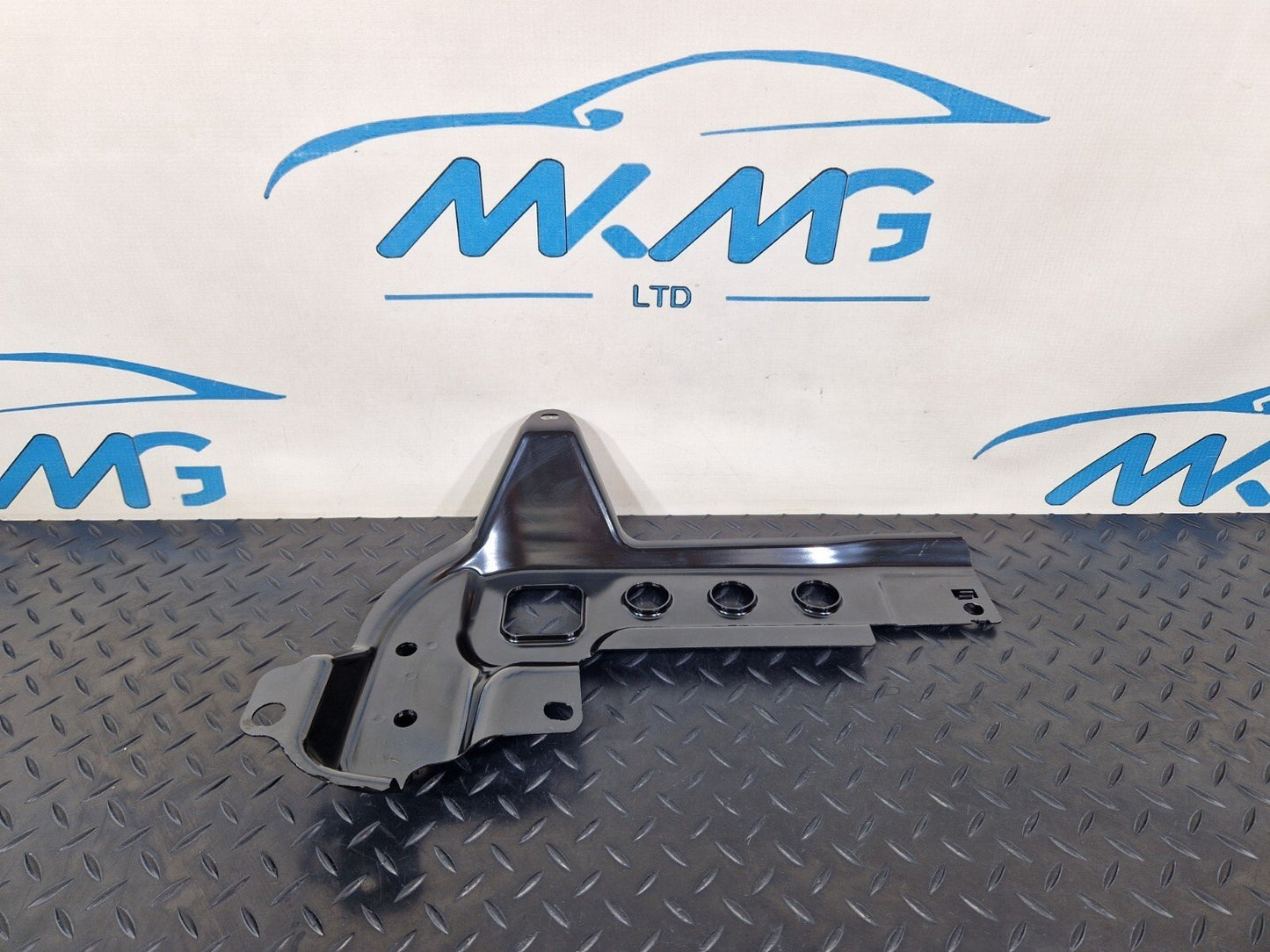14-21 MERCEDES BENZ W205 OEM BOOT TRUNK FLOOR LEFT SUPPORT BRACKET A2056100102