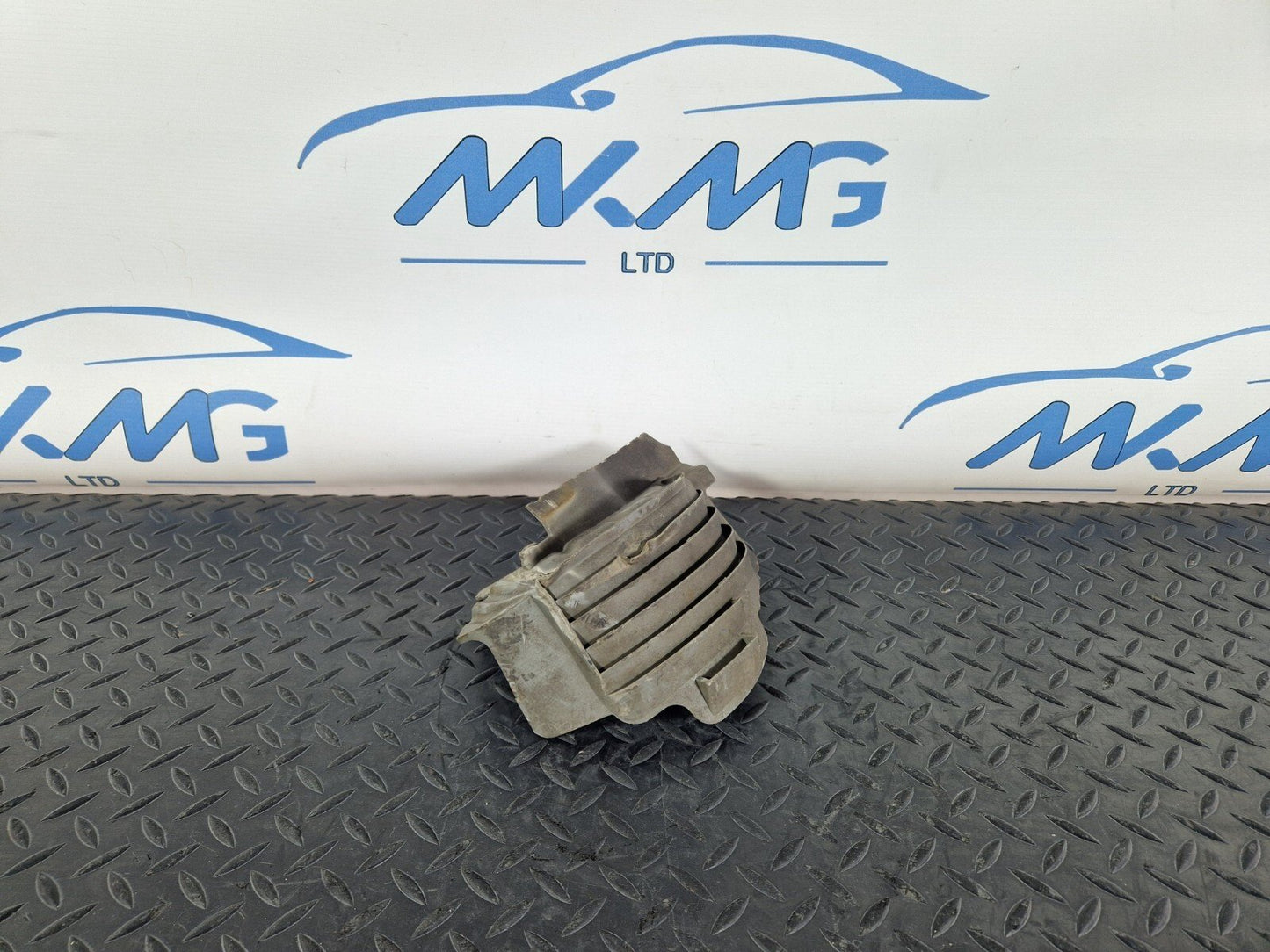 15-18 AUDI A7 4G OEM REAR RIGHT SPRING RUBBER COVER GUARD 8R0511540C