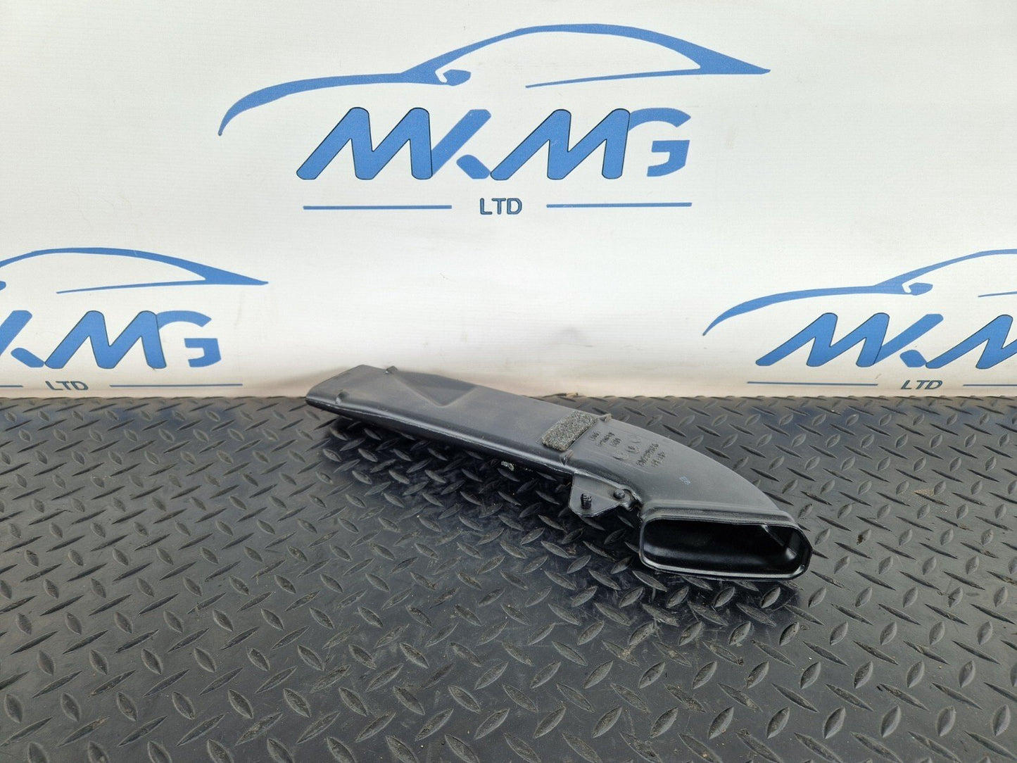 16-19 AUDI A4 AVANT B9 S-LINE RIGHT FRONT DASH VENT AIR CHANNEL 8W2819656