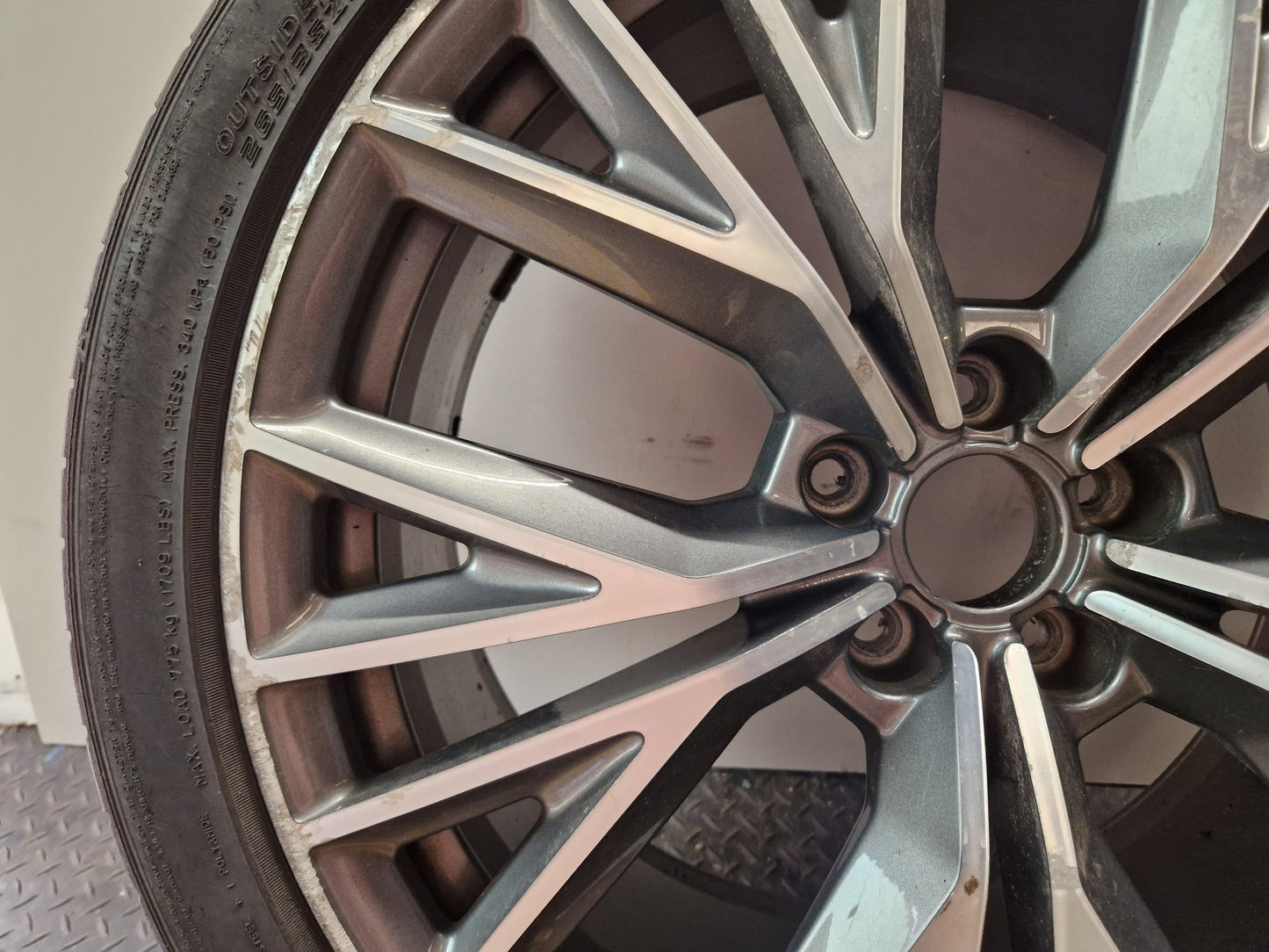 Audi A7 4G 20" Alloy Wheel with Tyre 265/35/20 ~3mm 4G8601025AE